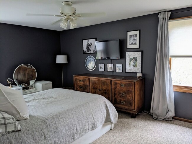 2142 Kensington Dr in Waukesha, WI - Building Photo - Building Photo