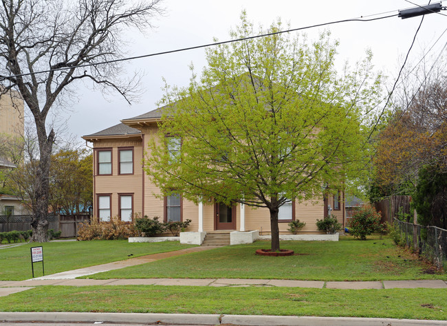 4321 Swiss Ave in Dallas, TX - Foto de edificio - Building Photo