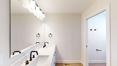 827 Willow Pl in River Falls, WI - Foto de edificio - Building Photo