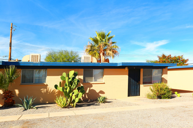 5622-5632 E 26th St in Tucson, AZ - Foto de edificio - Building Photo