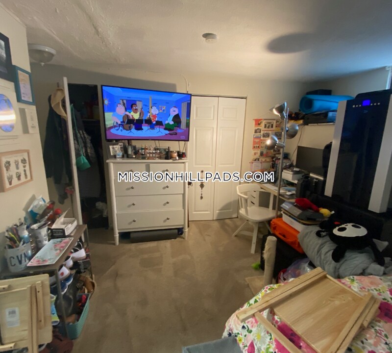 888 Huntington Ave Photo