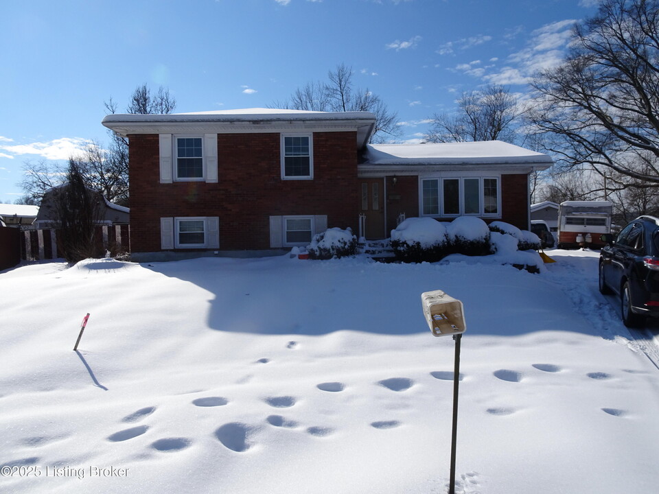 4102 Parrot Ct in Louisville, KY - Building Photo