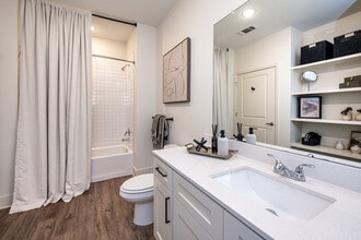 Point at Mid City in Baton Rouge, LA - Building Photo - Interior Photo