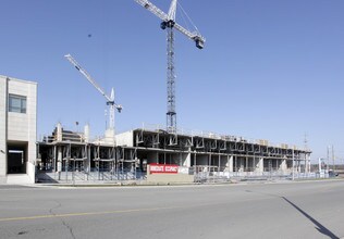 2480 Prince Michael Dr in Oakville, ON - Building Photo - Building Photo