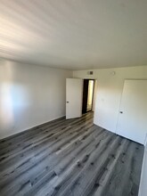 7040 Haskell Ave in Los Angeles, CA - Foto de edificio - Building Photo