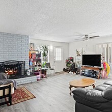 916-924 St. Louis Ave in Long Beach, CA - Building Photo - Interior Photo