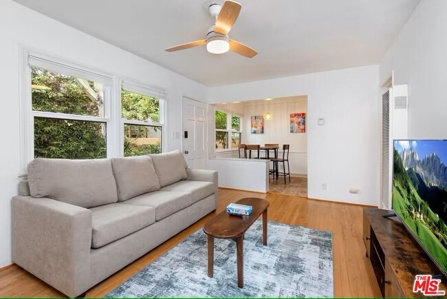 604 Venezia Ave in Los Angeles, CA - Building Photo - Building Photo