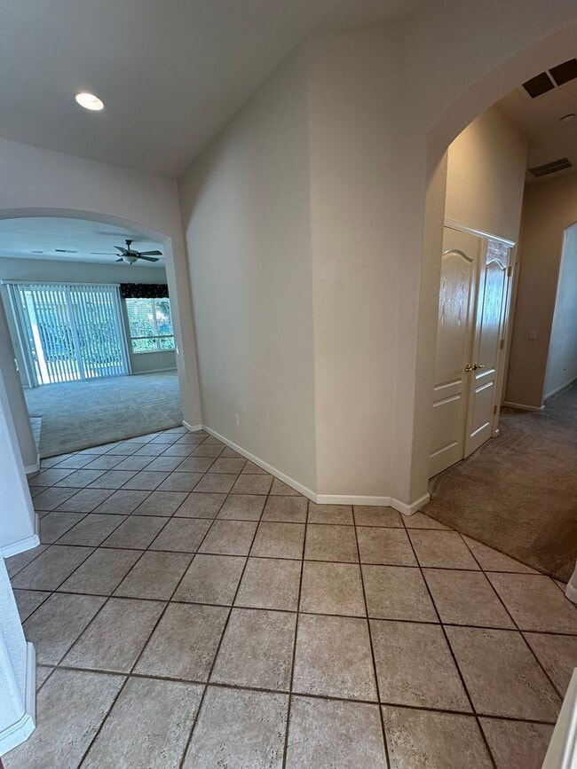 393 Earlham Way in Brentwood, CA - Building Photo - Building Photo