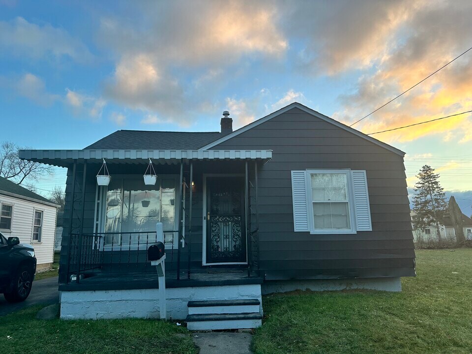 3130 Fulton St in Saginaw, MI - Building Photo