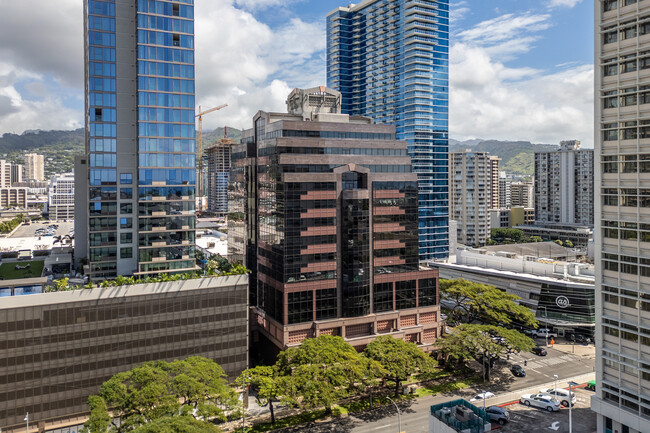 The Park on Ke'eaumoku in Honolulu, HI - Building Photo - Building Photo