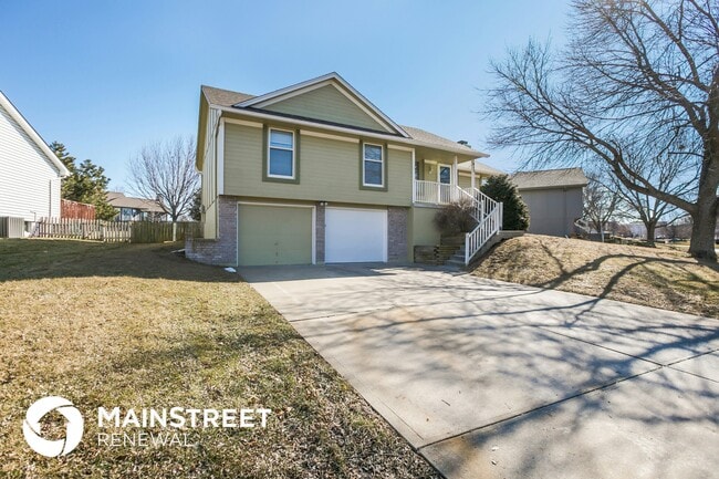 613 SE Ashton Dr in Lee's Summit, MO - Building Photo - Building Photo