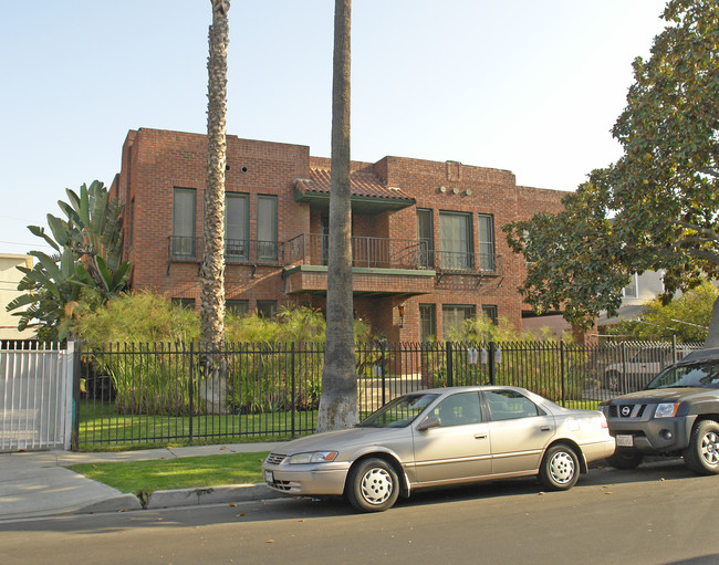 1196 S Bronson Ave in Los Angeles, CA - Building Photo - Building Photo