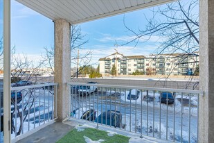 16221 95 St NW in Edmonton, AB - Building Photo