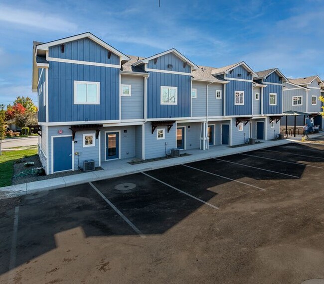 Five Mile Crossing Townhomes in Boise, ID - Foto de edificio - Building Photo