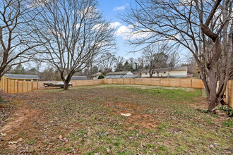 3825 Woodlake Dr in Knoxville, TN - Building Photo - Building Photo