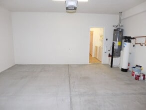 7516 Chaffinch St in North Las Vegas, NV - Building Photo - Building Photo