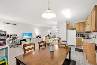 1877 Crenshaw Cir in Vernon Hills, IL - Building Photo - Building Photo