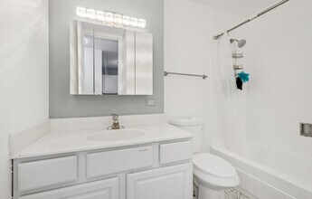 6700 S South Shore Dr in Chicago, IL - Building Photo - Building Photo