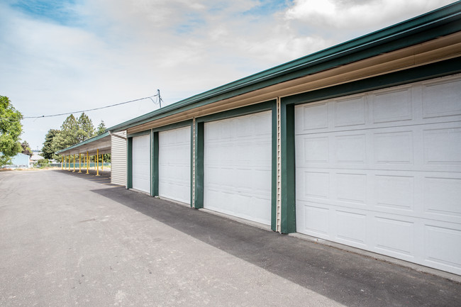 The Landing off Pines in Spokane, WA - Foto de edificio - Building Photo