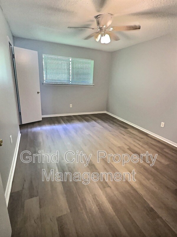 5440 Flowering Peach Dr in Memphis, TN - Building Photo - Building Photo