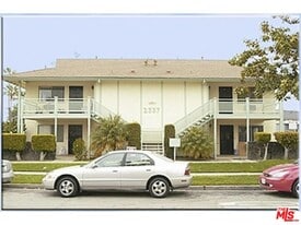 2337 W Gramercy Ave in Anaheim, CA - Building Photo