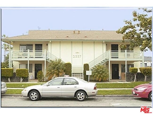 property at 2337 W Gramercy Ave