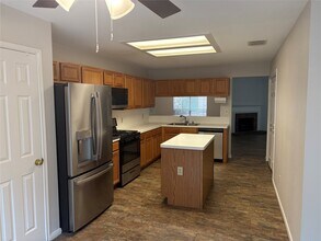 9327 Cabin Creek Dr in Houston, TX - Building Photo - Building Photo