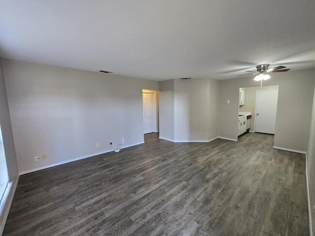 property at 2600 N Hobart St