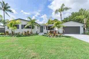 10460 SW 93rd St in Miami, FL - Building Photo