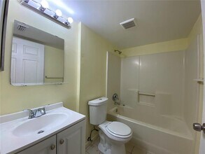 3670 N 56th Ave, Unit 705 in Hollywood, FL - Building Photo - Building Photo