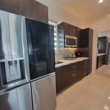 10435 NW 66th St in Doral, FL - Foto de edificio - Building Photo