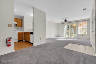 25 Jockey Ln in Tinton Falls, NJ - Building Photo