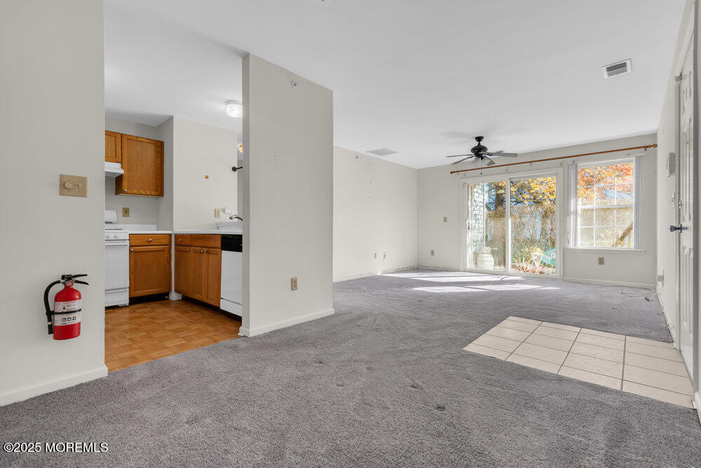 25 Jockey Ln in Tinton Falls, NJ - Building Photo