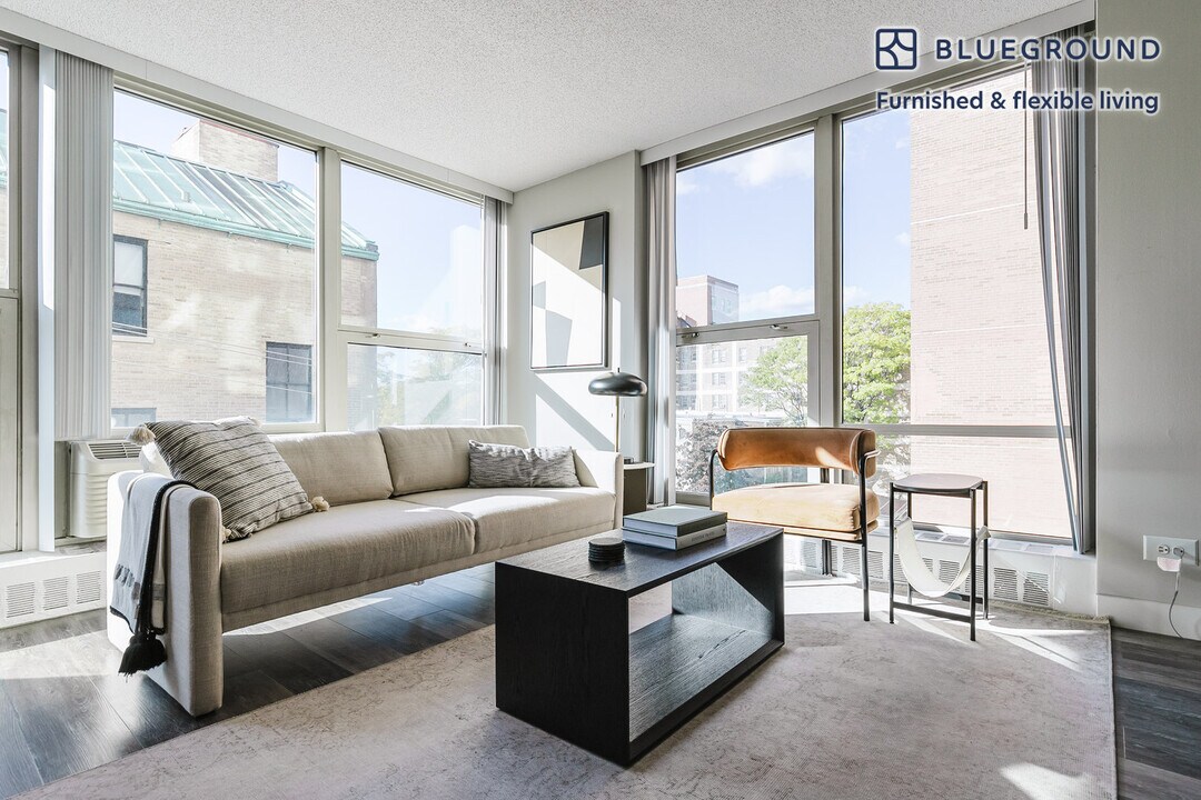 5600 N Sheridan Rd in Chicago, IL - Building Photo