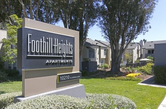 Foothill Heights in Cupertino, CA - Foto de edificio - Other