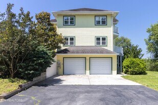 2084 Allenridge Dr in Pigeon Forge, TN - Building Photo