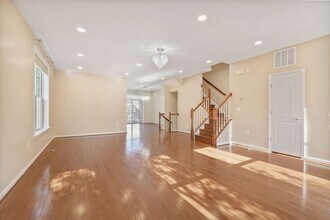 102 Vista Knoll Dr in Occoquan, VA - Building Photo - Building Photo