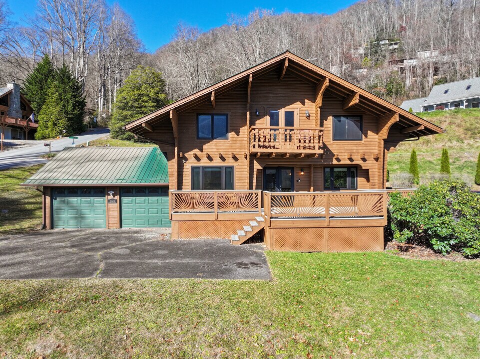 168 Valley Creek Dr in Maggie Valley, NC - Building Photo