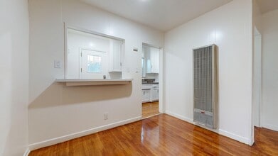 9024 Reading Ave, Unit 9026 in Los Angeles, CA - Foto de edificio - Building Photo