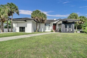 13724 SW 92nd Ct in Miami, FL - Building Photo - Building Photo