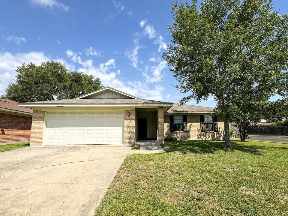 702 Monterrey Dr in Victoria, TX - Building Photo