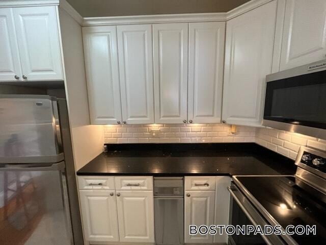 127 Pembroke St, Unit 5 in Boston, MA - Foto de edificio - Building Photo