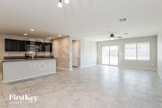 11562 W Oilseed Dr in Marana, AZ - Foto de edificio - Building Photo