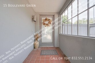 15 Boulevard Green in Bellaire, TX - Building Photo - Building Photo