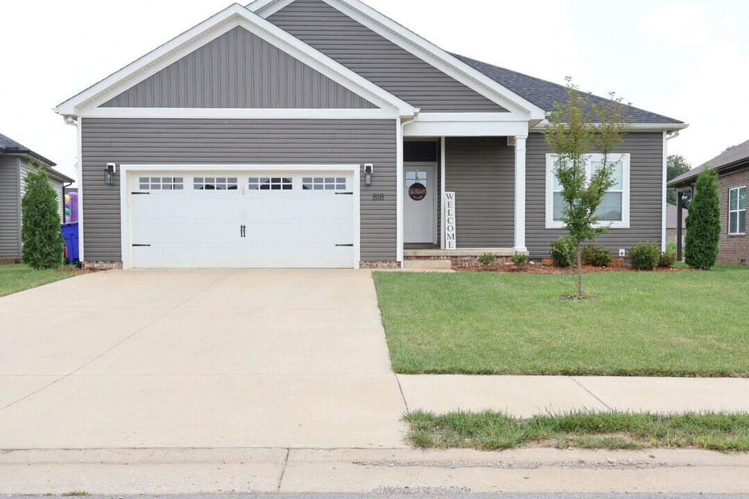 818 Poplar Log Dr in Bowling Green, KY - Building Photo