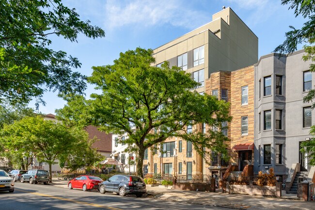 1255 Bushwick Ave in Brooklyn, NY - Foto de edificio - Building Photo