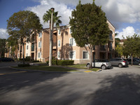 Gables Court in Miami, FL - Foto de edificio - Building Photo