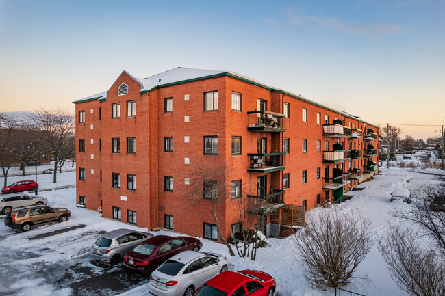 Mary-Elizabeth Noonan 30 in Châteauguay, QC - Building Photo - Building Photo