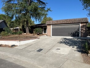 1133 Auburn Dr in Davis, CA - Building Photo - Building Photo