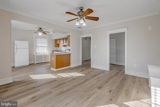 1210 W Darby Rd in Havertown, PA - Building Photo - Building Photo